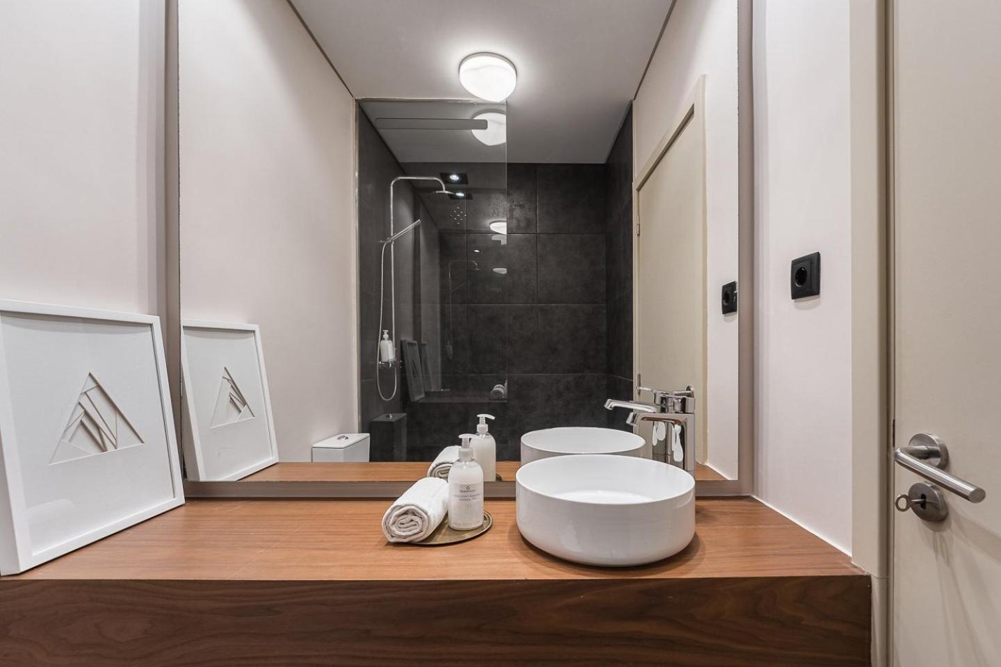 Guestready - Quental Wallpaper Near Marques Square بورتو المظهر الخارجي الصورة